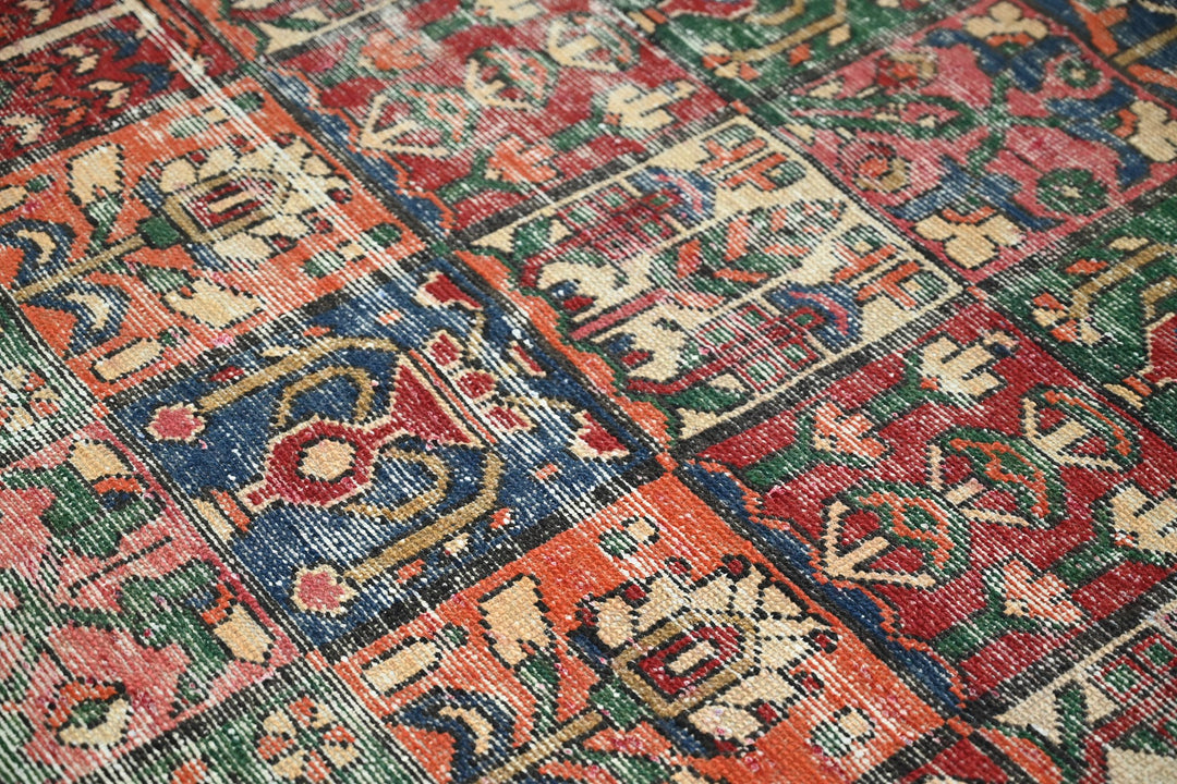 red Large rug 6' 8" x 9' 0"