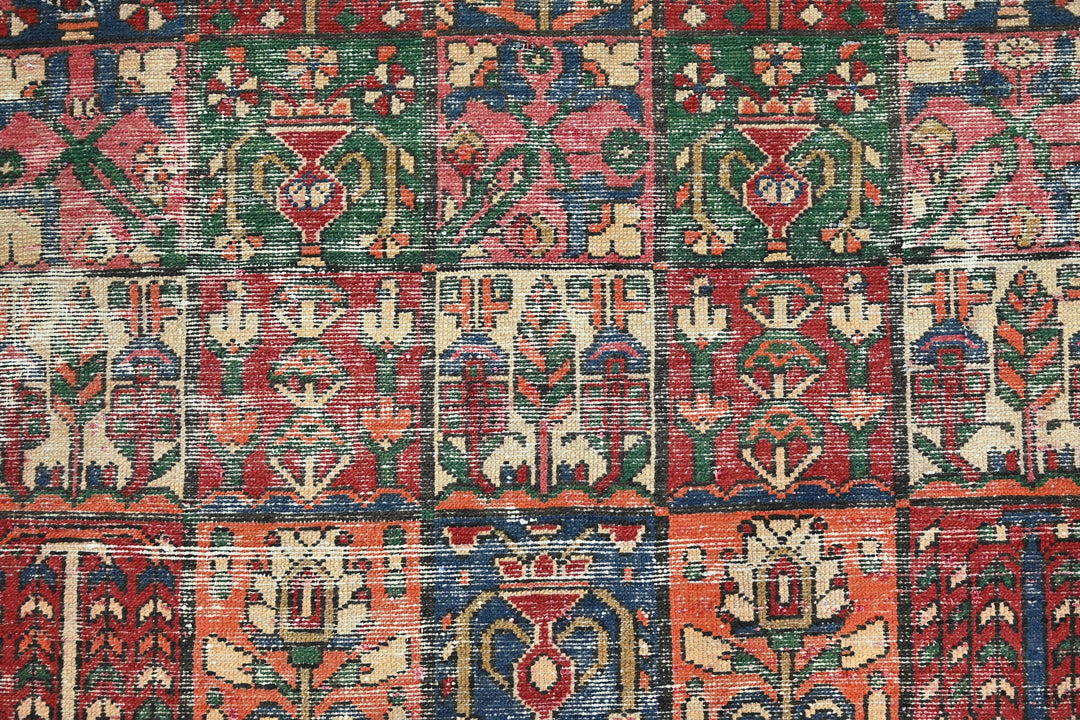 red Large rug 6' 8" x 9' 0"