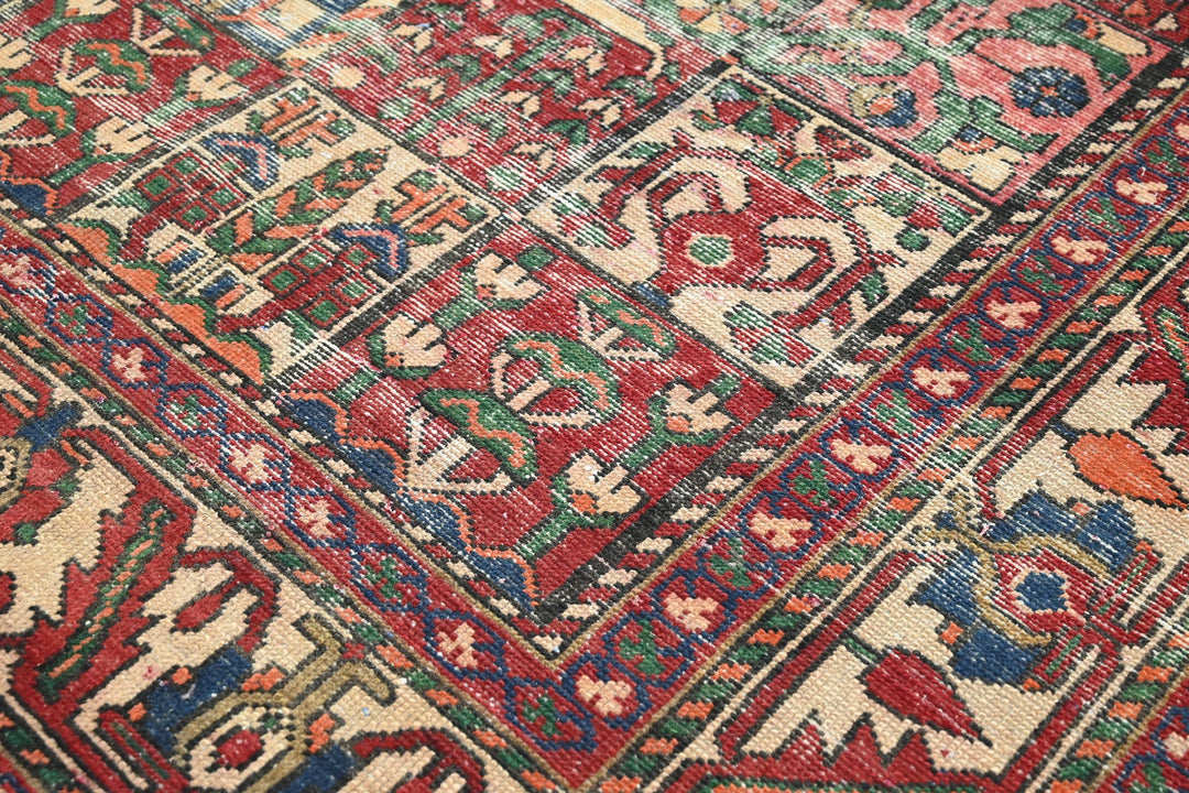 red Large rug 6' 8" x 9' 0"