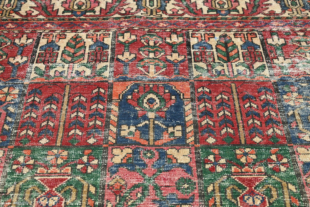 red Large rug 6' 8" x 9' 0"