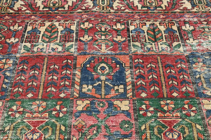 red Large rug 6' 8" x 9' 0"