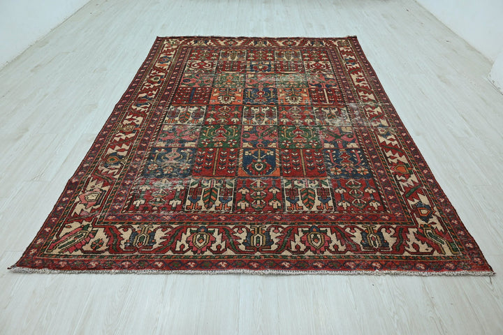 red Large rug 6' 8" x 9' 0"