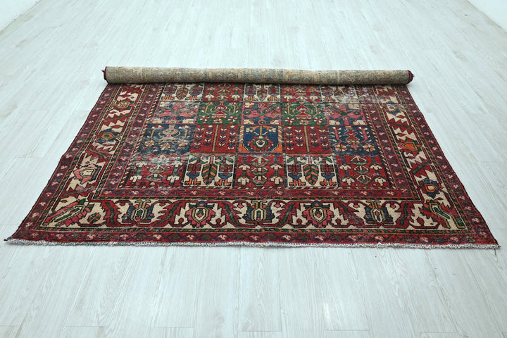 red Large rug 6' 8" x 9' 0"