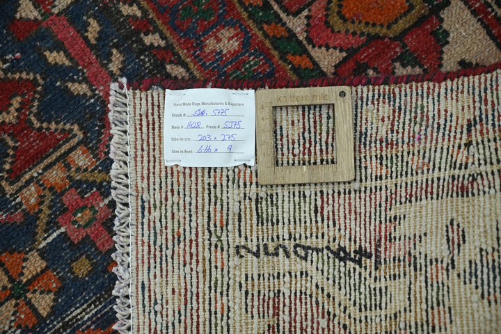 red Large rug 6' 8" x 9' 0"