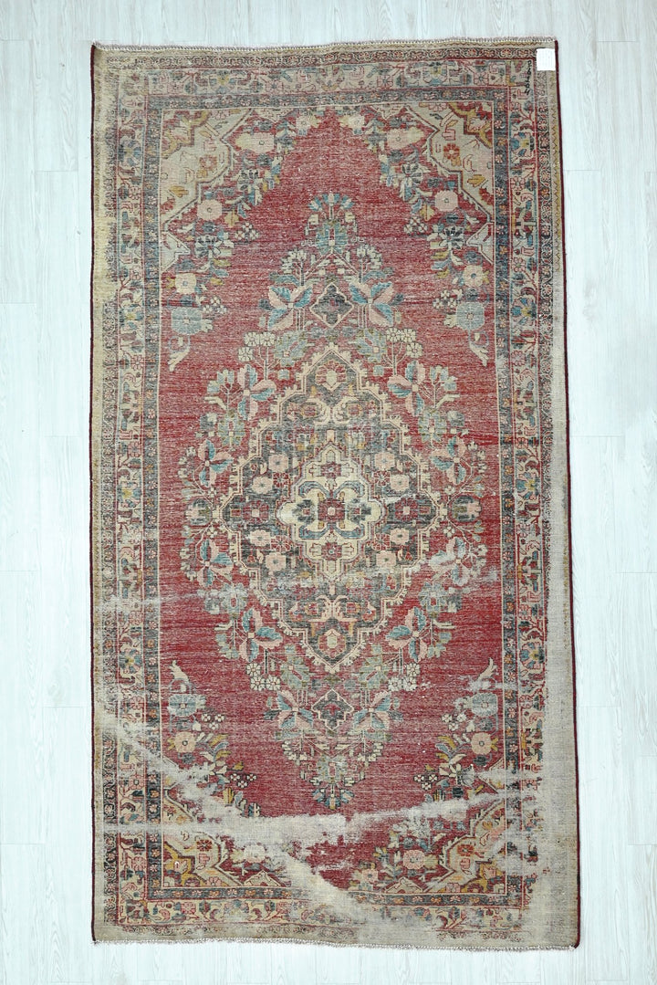 red Large rug 5' 5" x 10' 0"