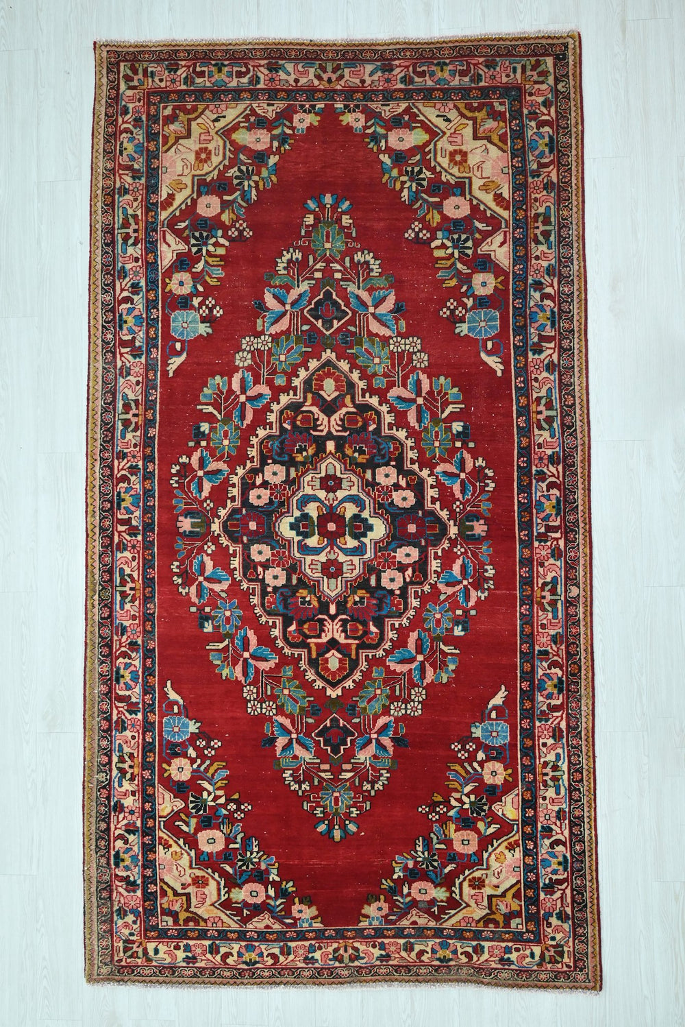 red Large rug 5' 5" x 10' 0"
