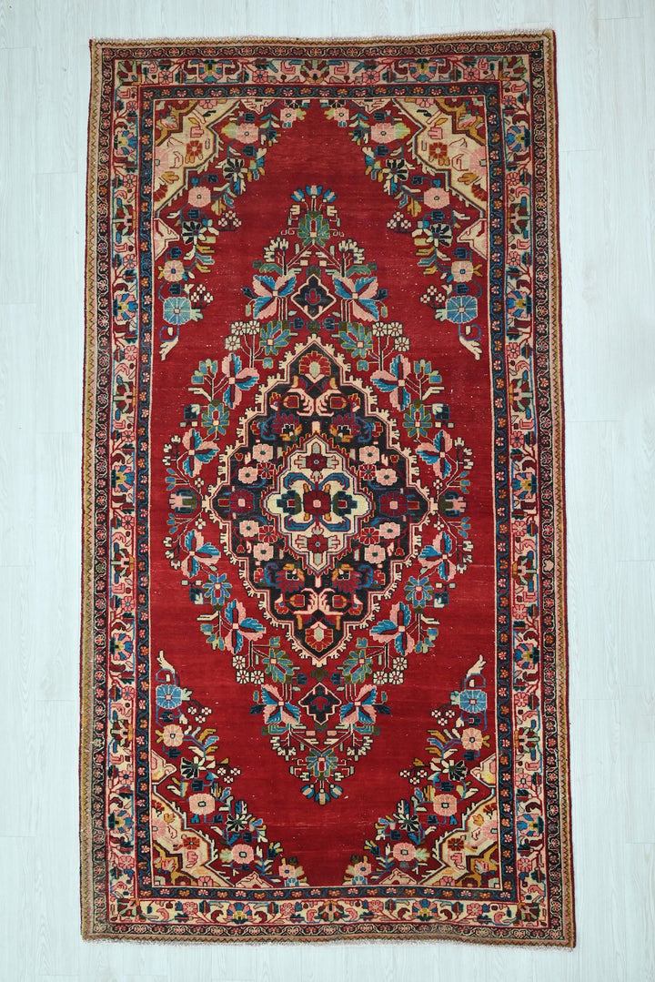 red Large rug 5' 5" x 10' 0"