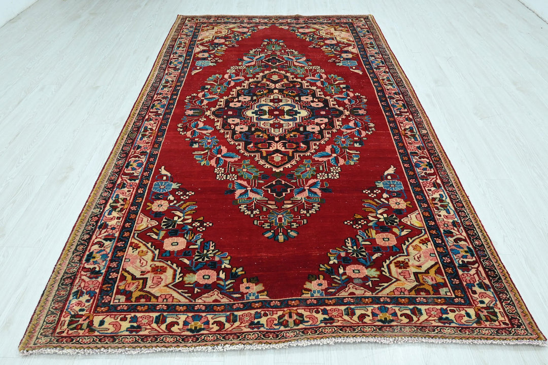 red Large rug 5' 5" x 10' 0"