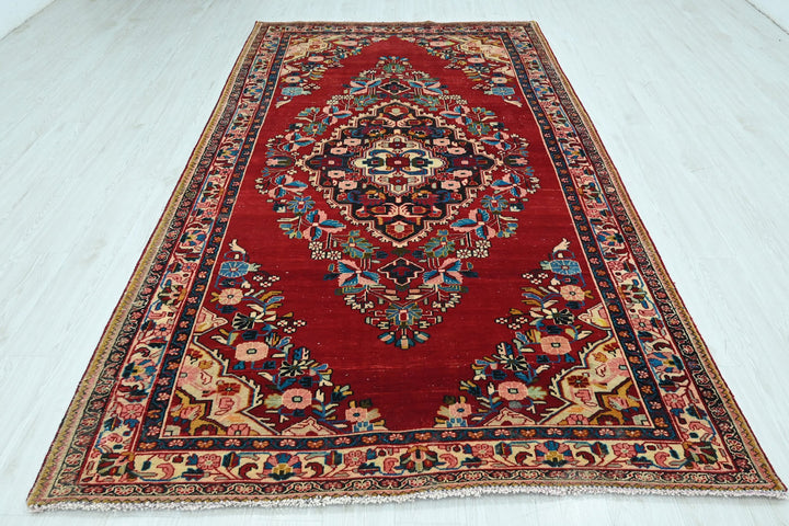 red Large rug 5' 5" x 10' 0"