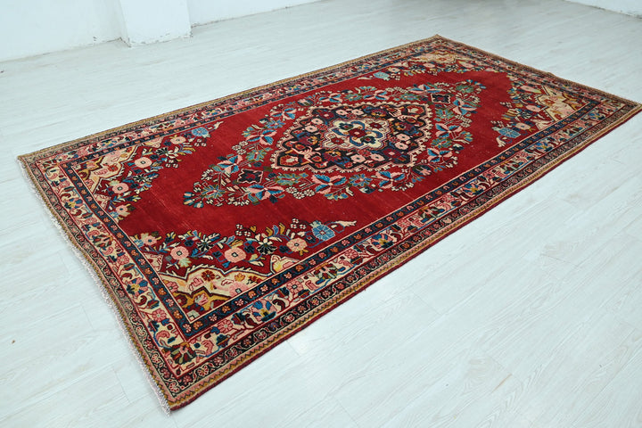 red Large rug 5' 5" x 10' 0"