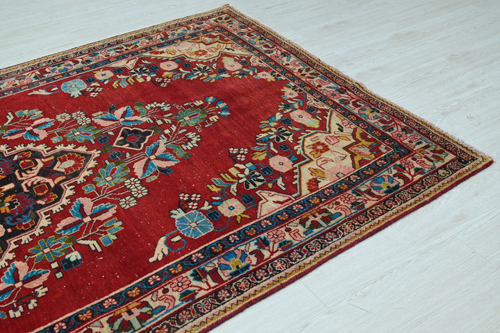 red Large rug 5' 5" x 10' 0"