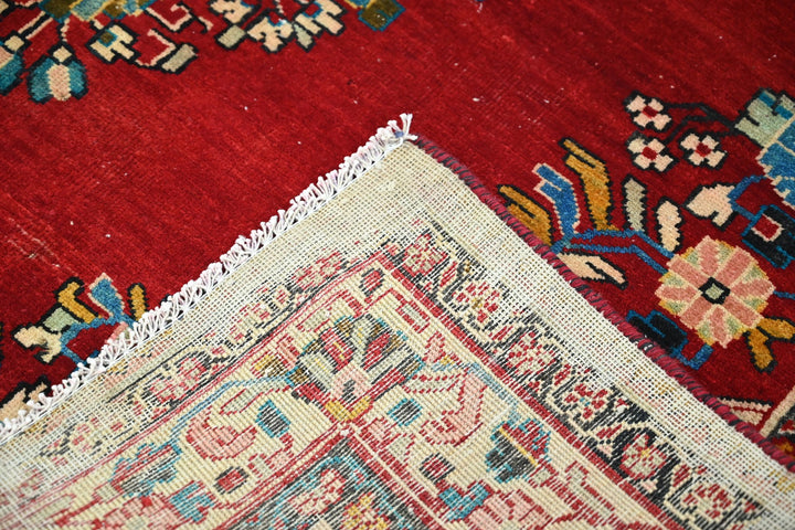red Large rug 5' 5" x 10' 0"