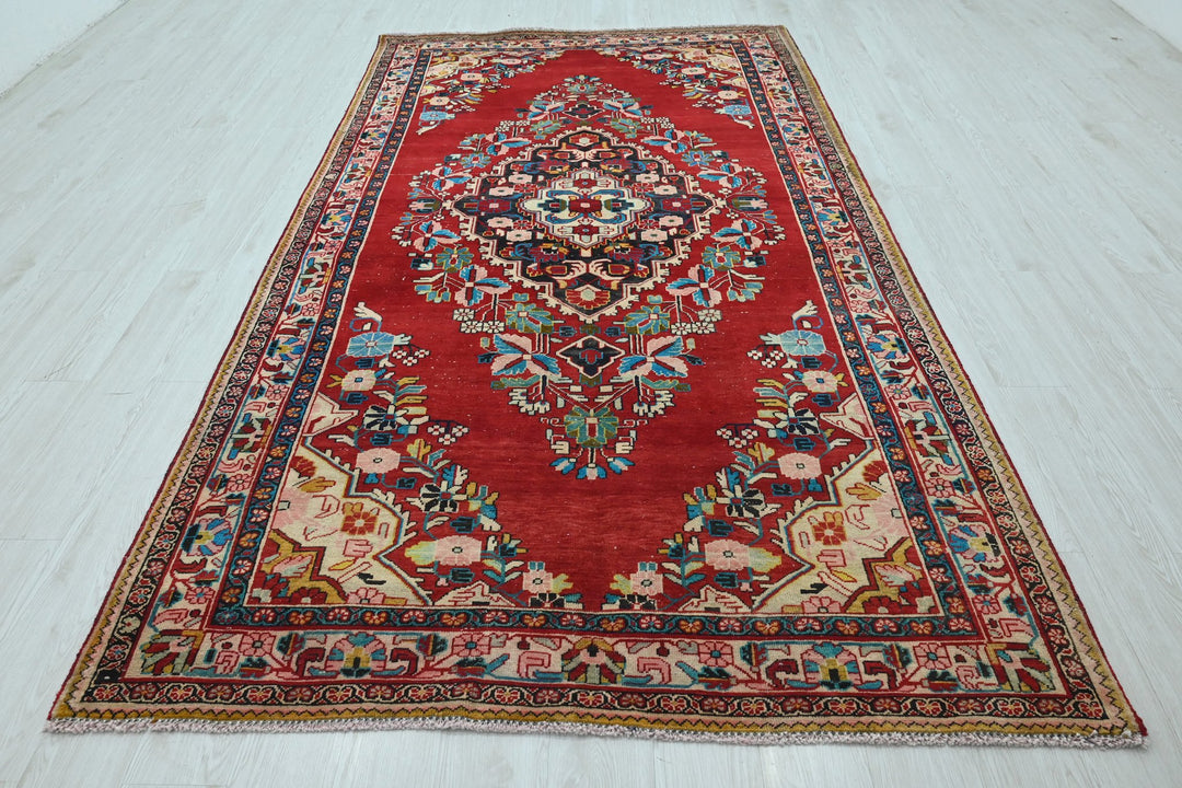 red Large rug 5' 5" x 10' 0"