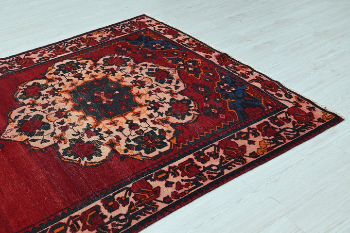 red Large rug 5' 3" x 9' 10"
