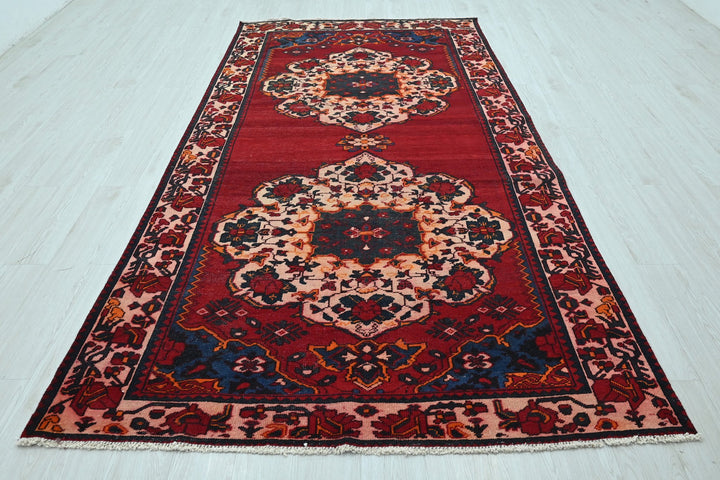 red Large rug 5' 3" x 9' 10"