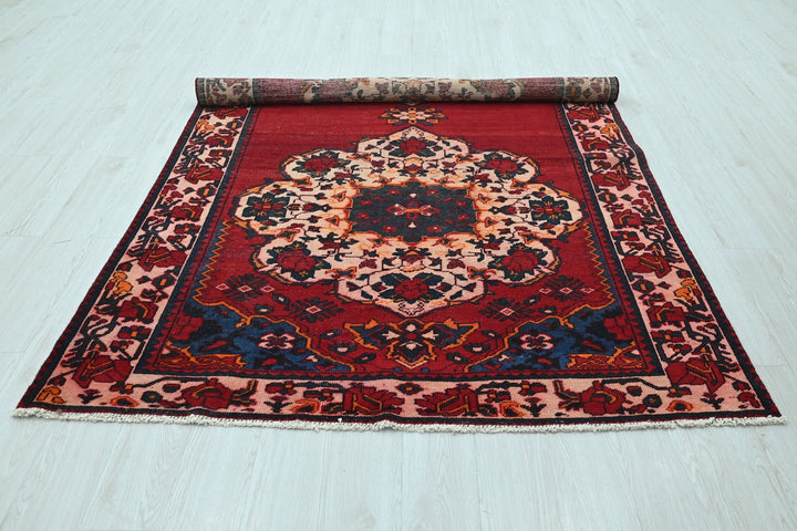 red Large rug 5' 3" x 9' 10"