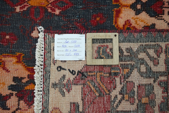 red Large rug 5' 3" x 9' 10"