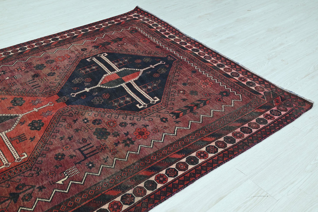 red Large rug 6' 0" x 9' 11"