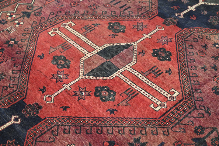 red Large rug 6' 0" x 9' 11"
