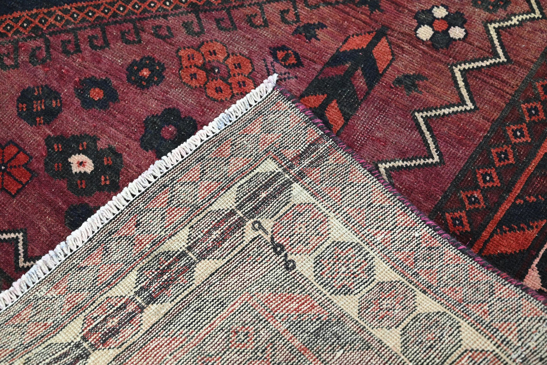 red Large rug 6' 0" x 9' 11"