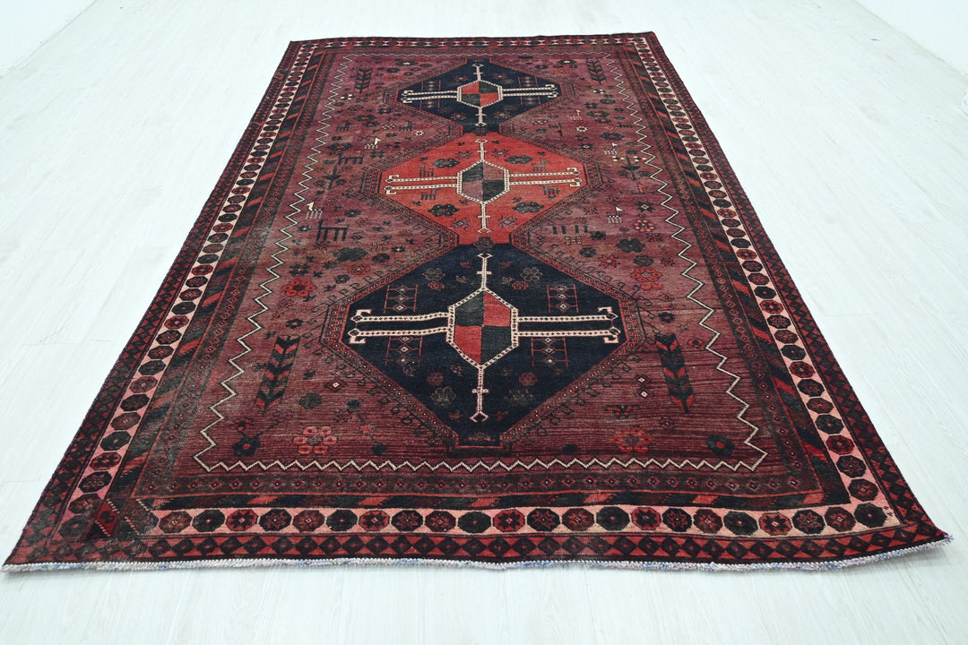 red Large rug 6' 0" x 9' 11"