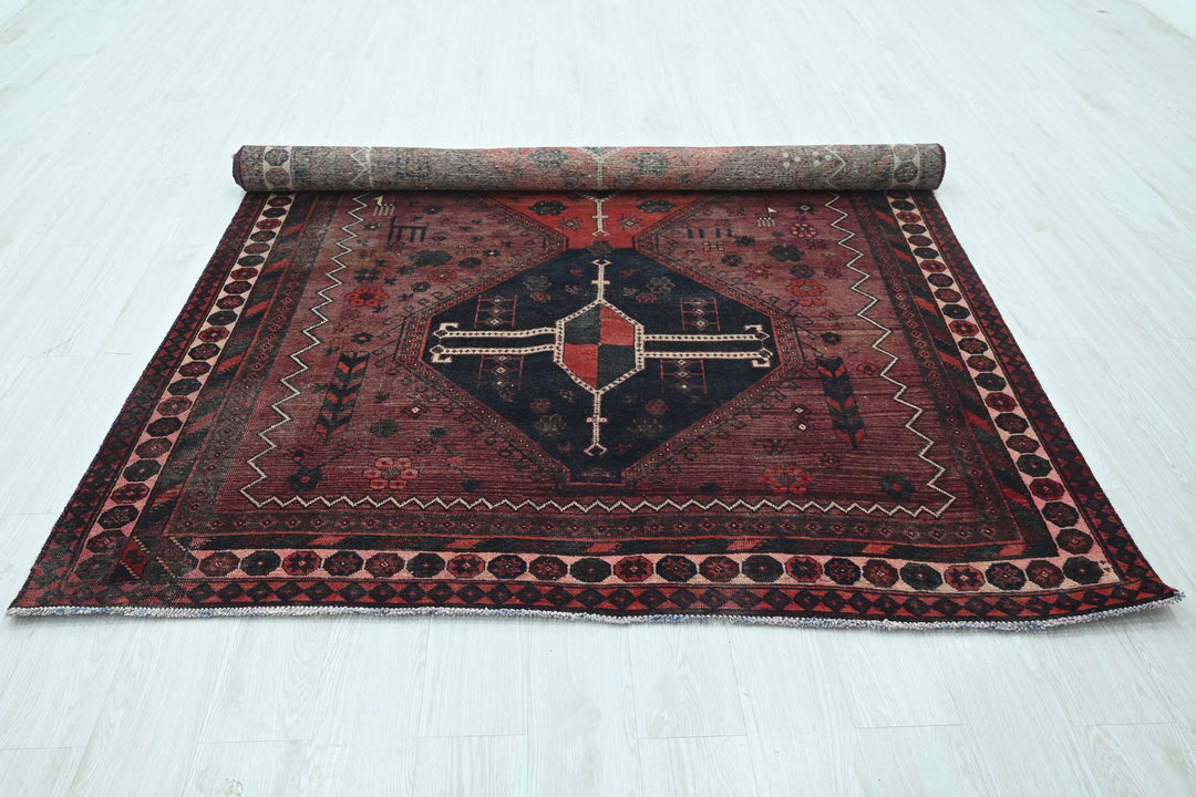 red Large rug 6' 0" x 9' 11"