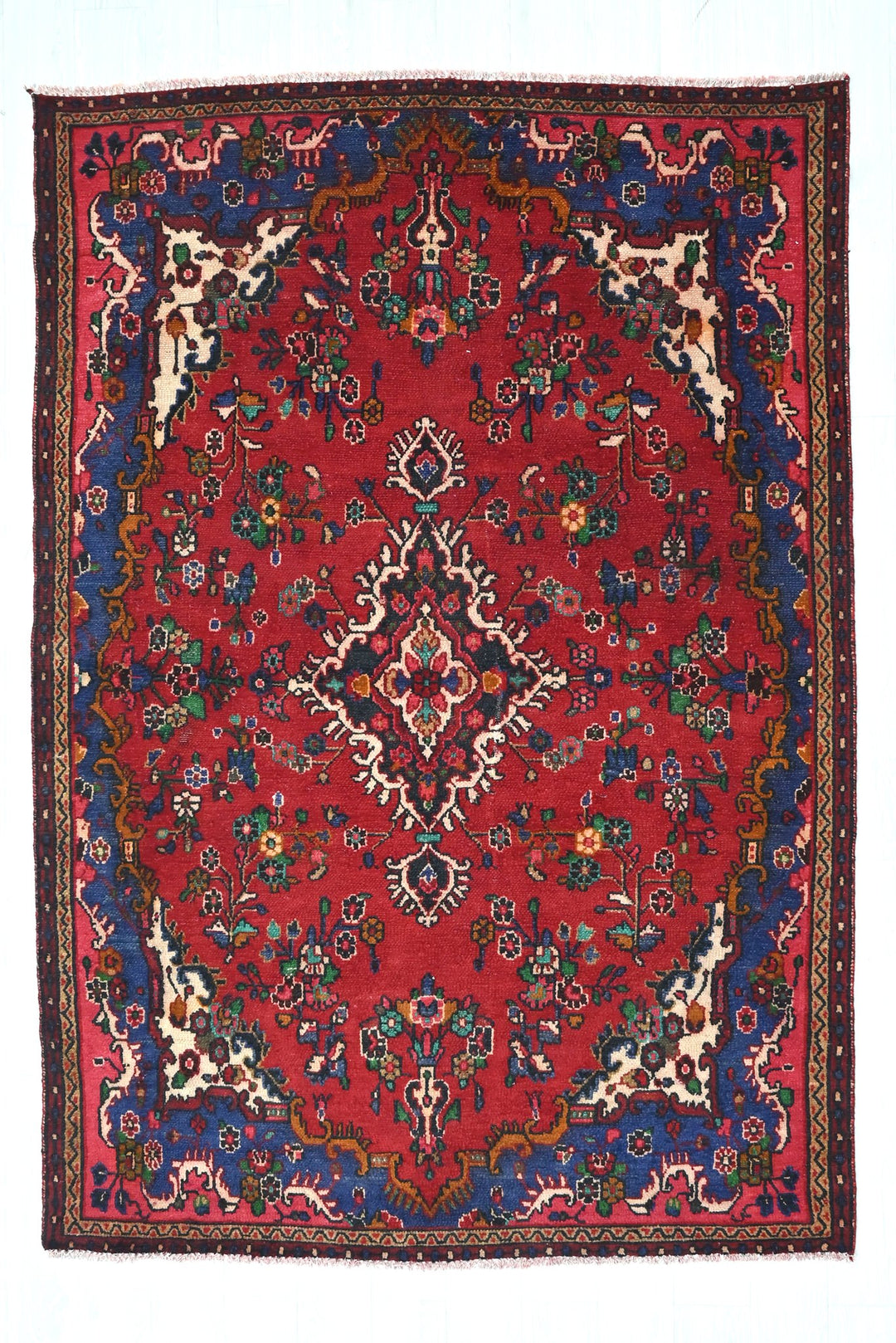 red Medium rug 5' 6" x 8' 2"