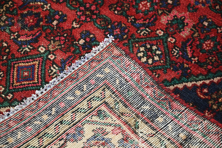 red Medium rug 4' 10" x 7' 10"