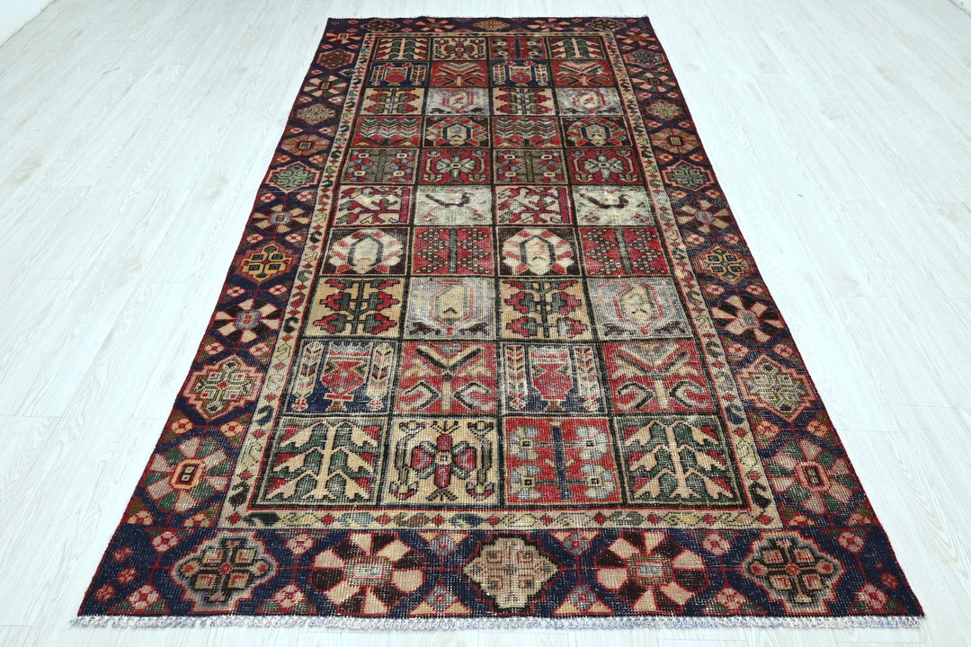 red Medium rug 4' 8" x 9' 2"