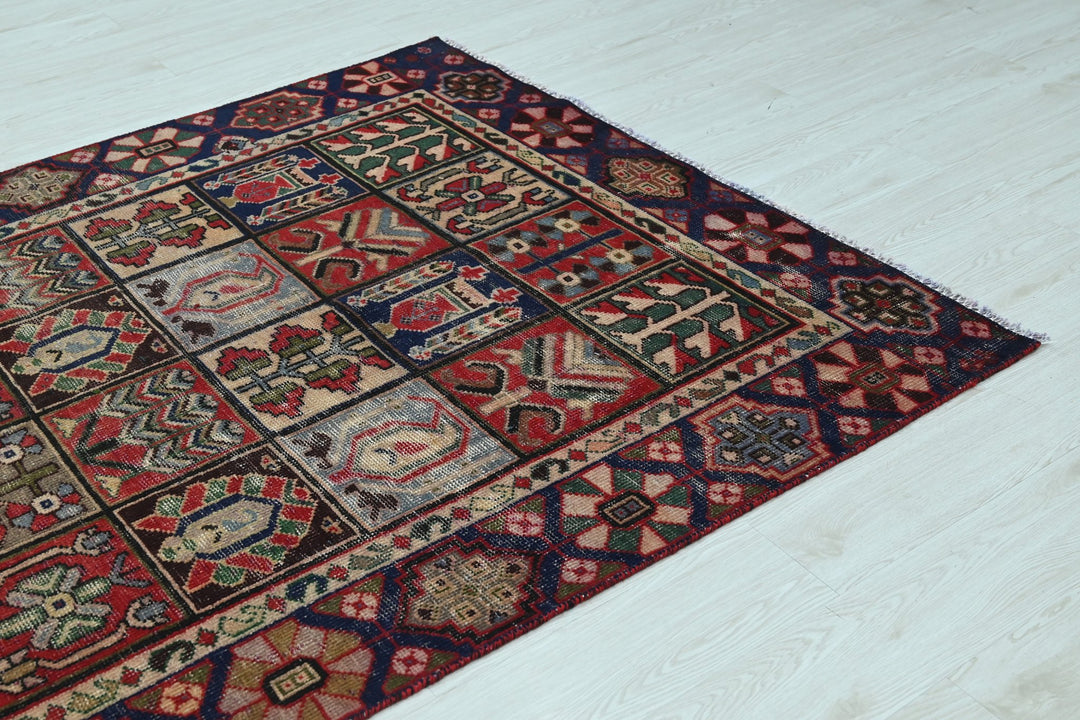 red Medium rug 4' 8" x 9' 2"