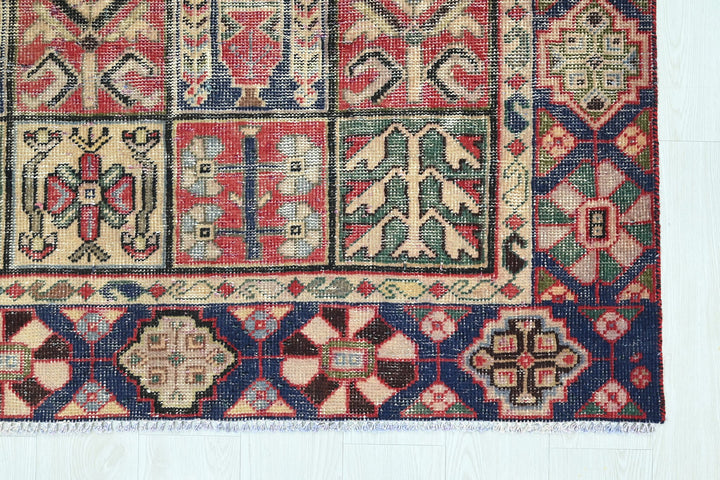 red Medium rug 4' 8" x 9' 2"