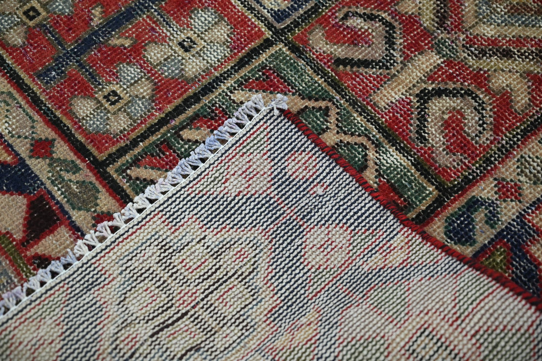 red Medium rug 4' 8" x 9' 2"