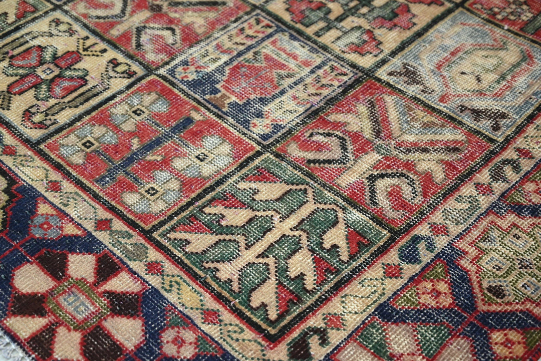 red Medium rug 4' 8" x 9' 2"