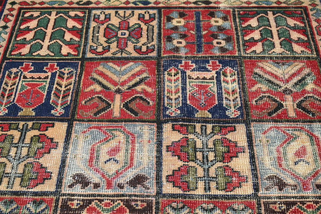 red Medium rug 4' 8" x 9' 2"