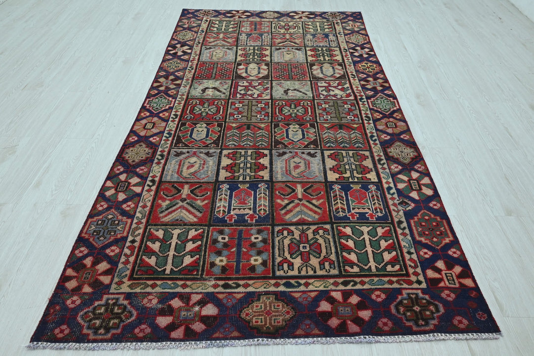 red Medium rug 4' 8" x 9' 2"