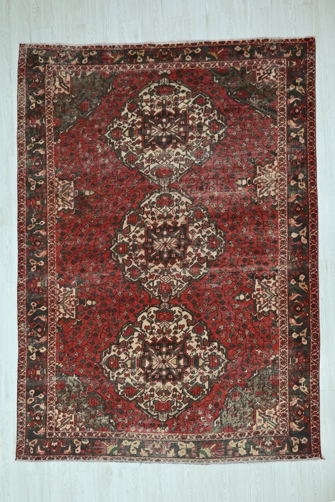 red Large rug 6' 9" x 9' 9"