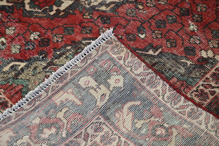 red Large rug 6' 9" x 9' 9"