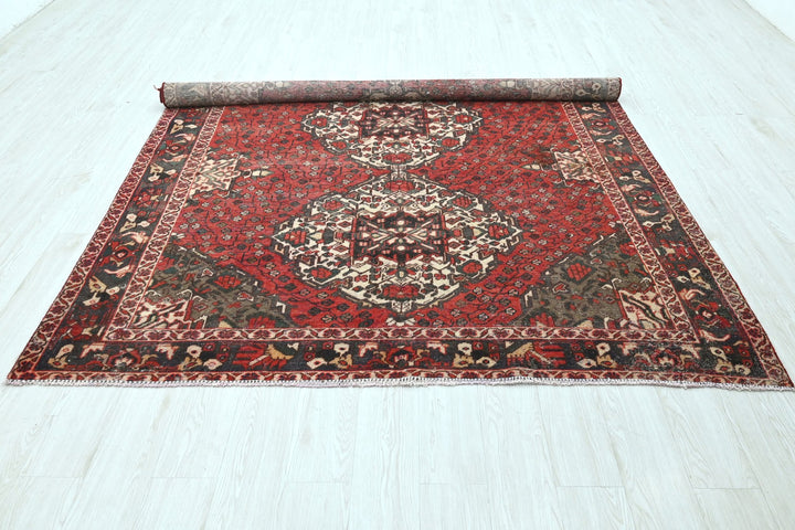red Large rug 6' 9" x 9' 9"