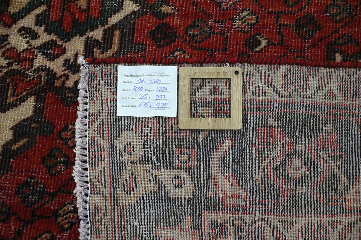 red Large rug 6' 9" x 9' 9"