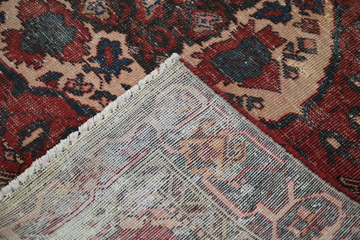 red Large rug 4' 11" x 9' 8"