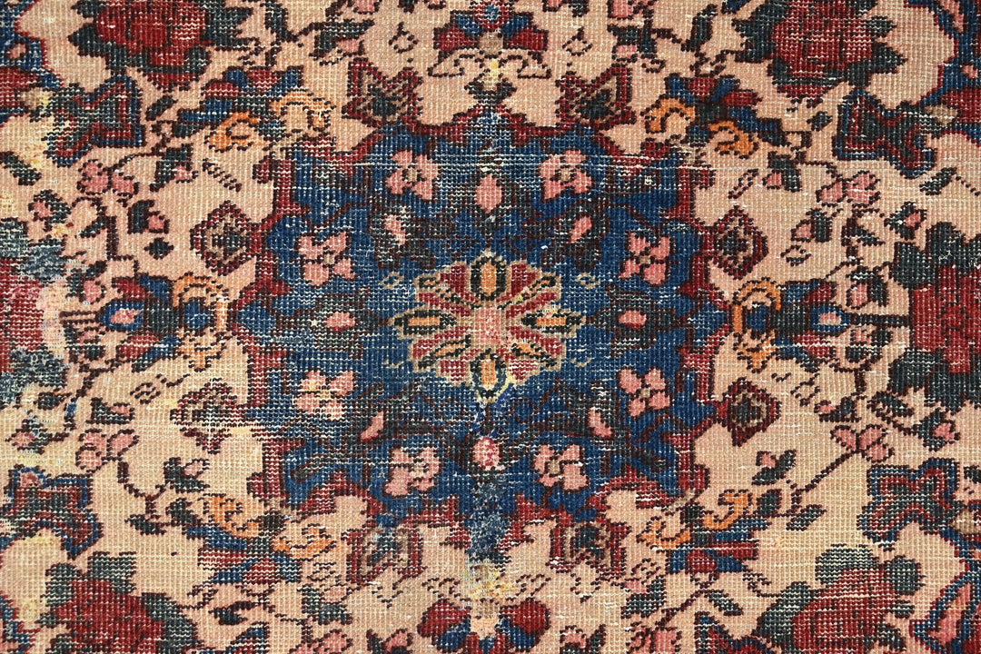red Large rug 4' 11" x 9' 8"