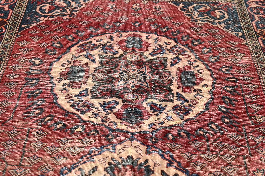 red Large rug 4' 11" x 9' 8"