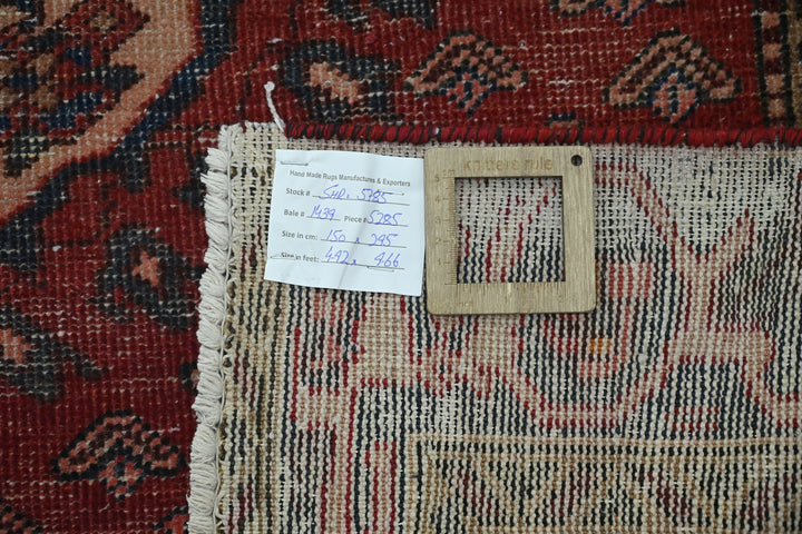 red Large rug 4' 11" x 9' 8"