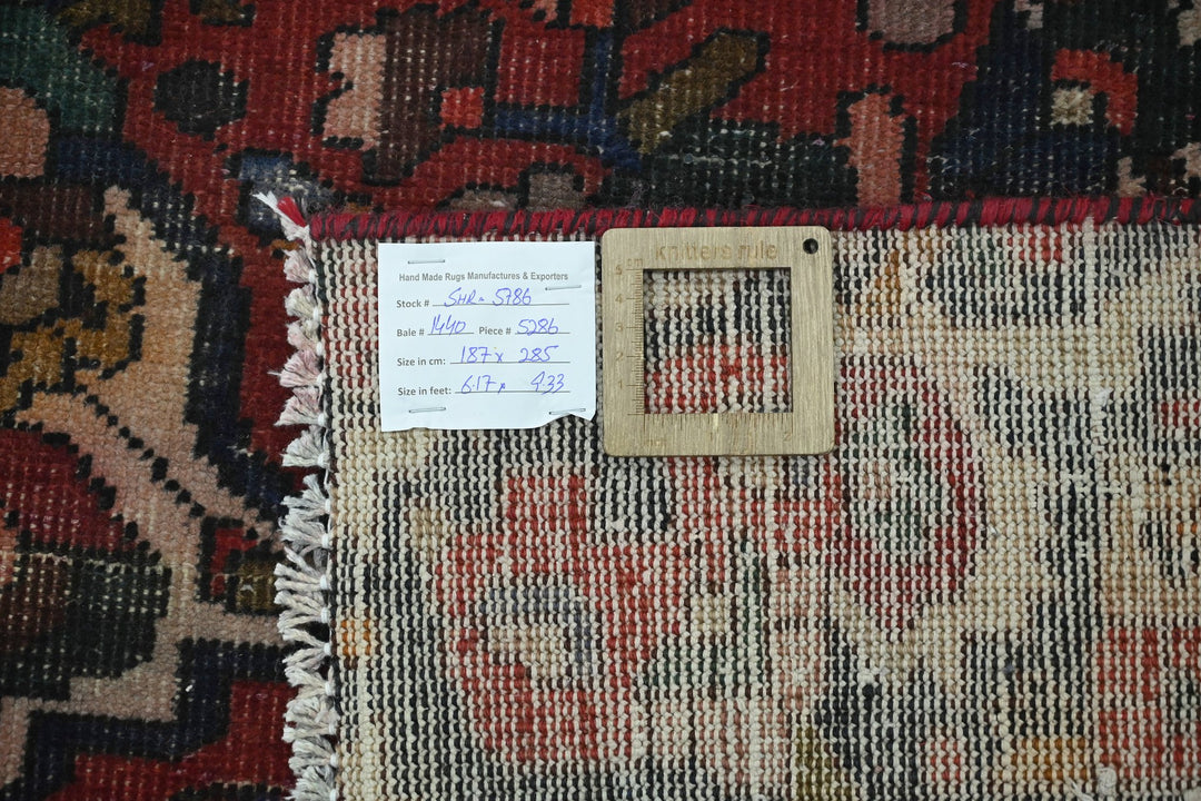 red Medium rug 6' 2" x 9' 4"