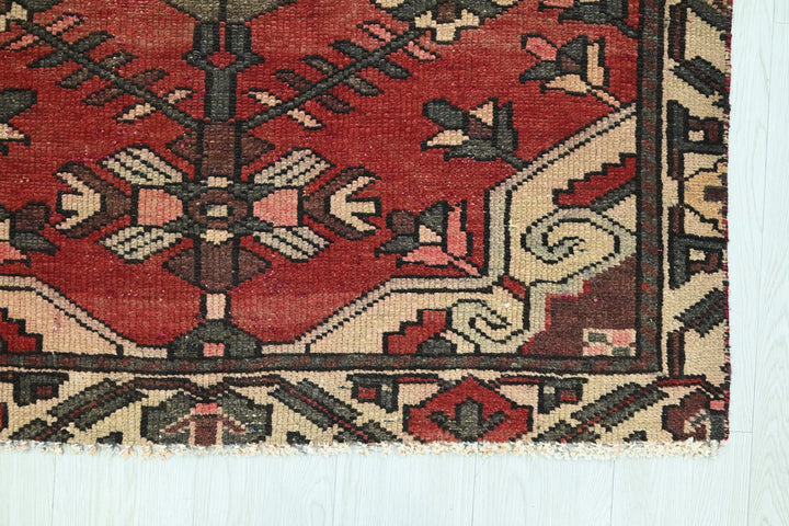 red Accent rug 3' 7" x 6' 2"