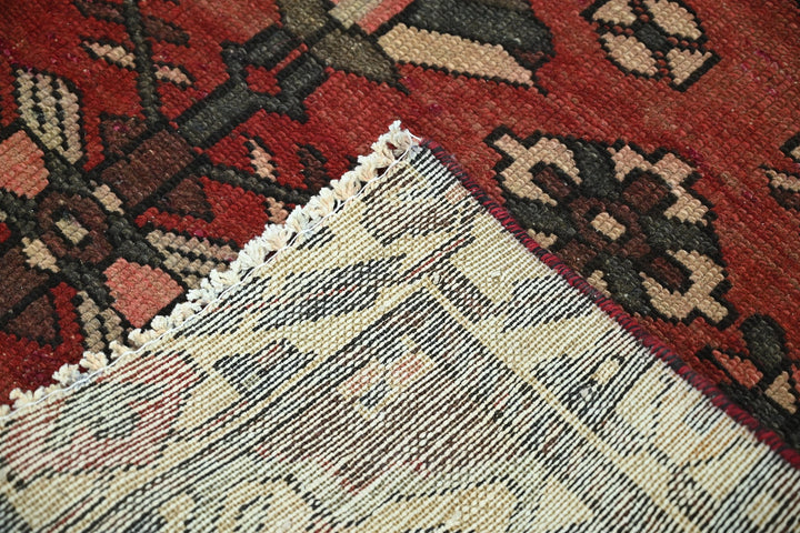 red Accent rug 3' 7" x 6' 2"