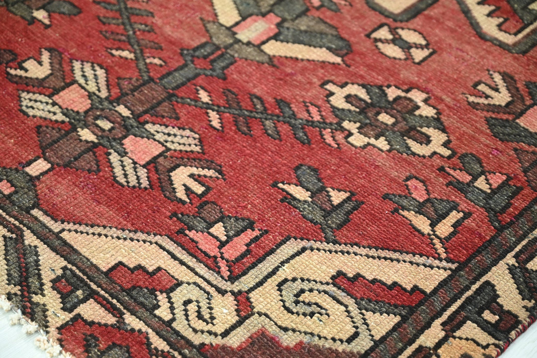 red Accent rug 3' 7" x 6' 2"