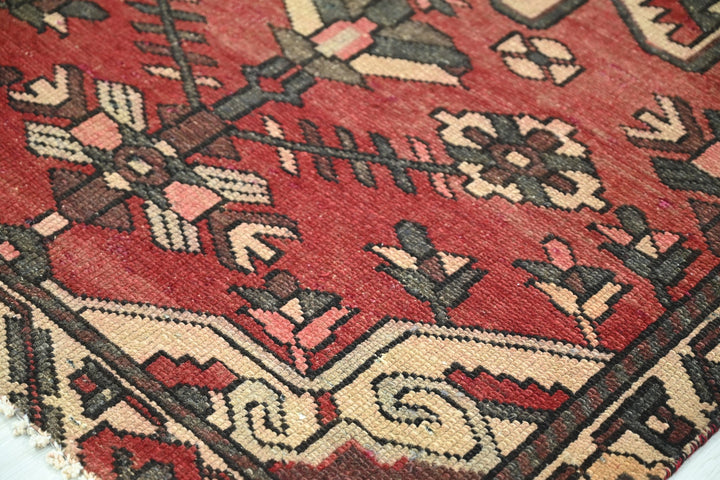 red Accent rug 3' 7" x 6' 2"