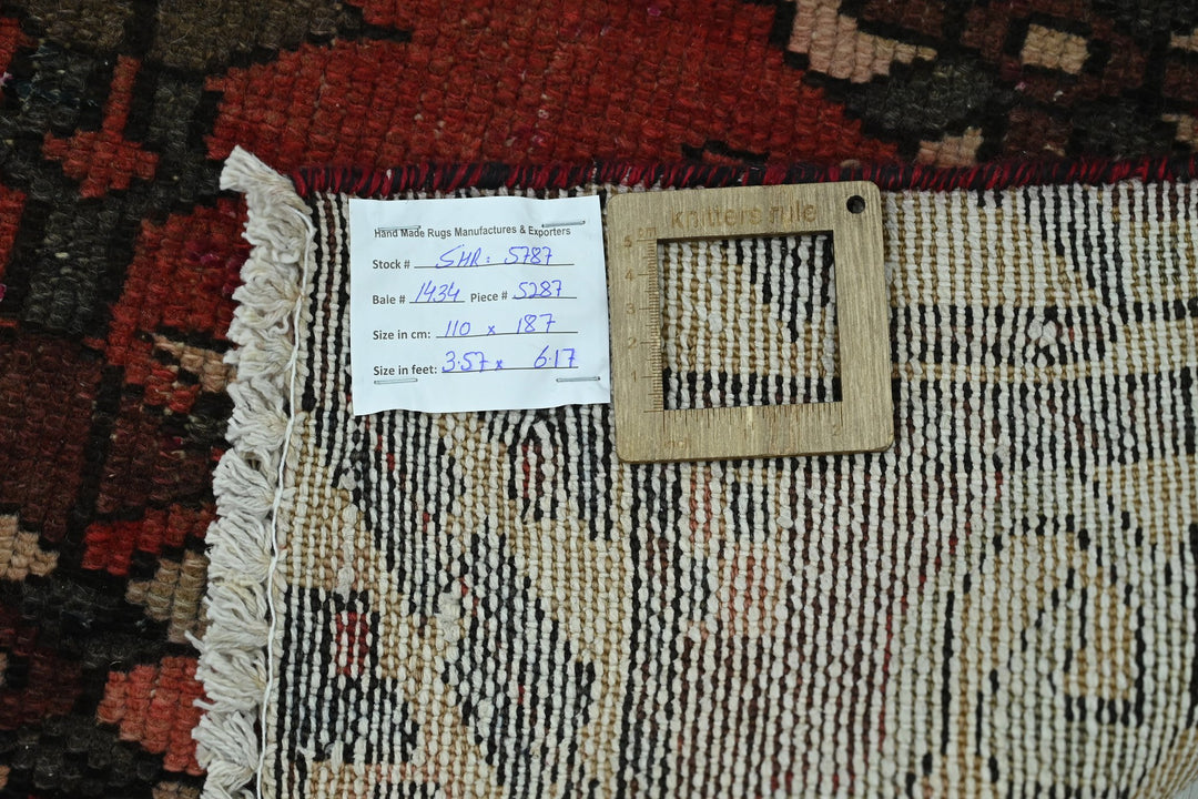 red Accent rug 3' 7" x 6' 2"
