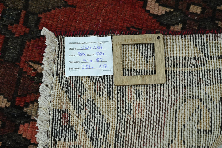 red Accent rug 3' 7" x 6' 2"